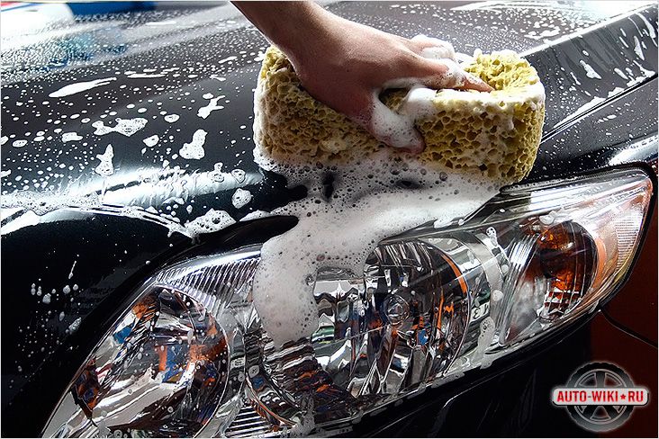 Автомобиль тщательно моют, особенно стекла